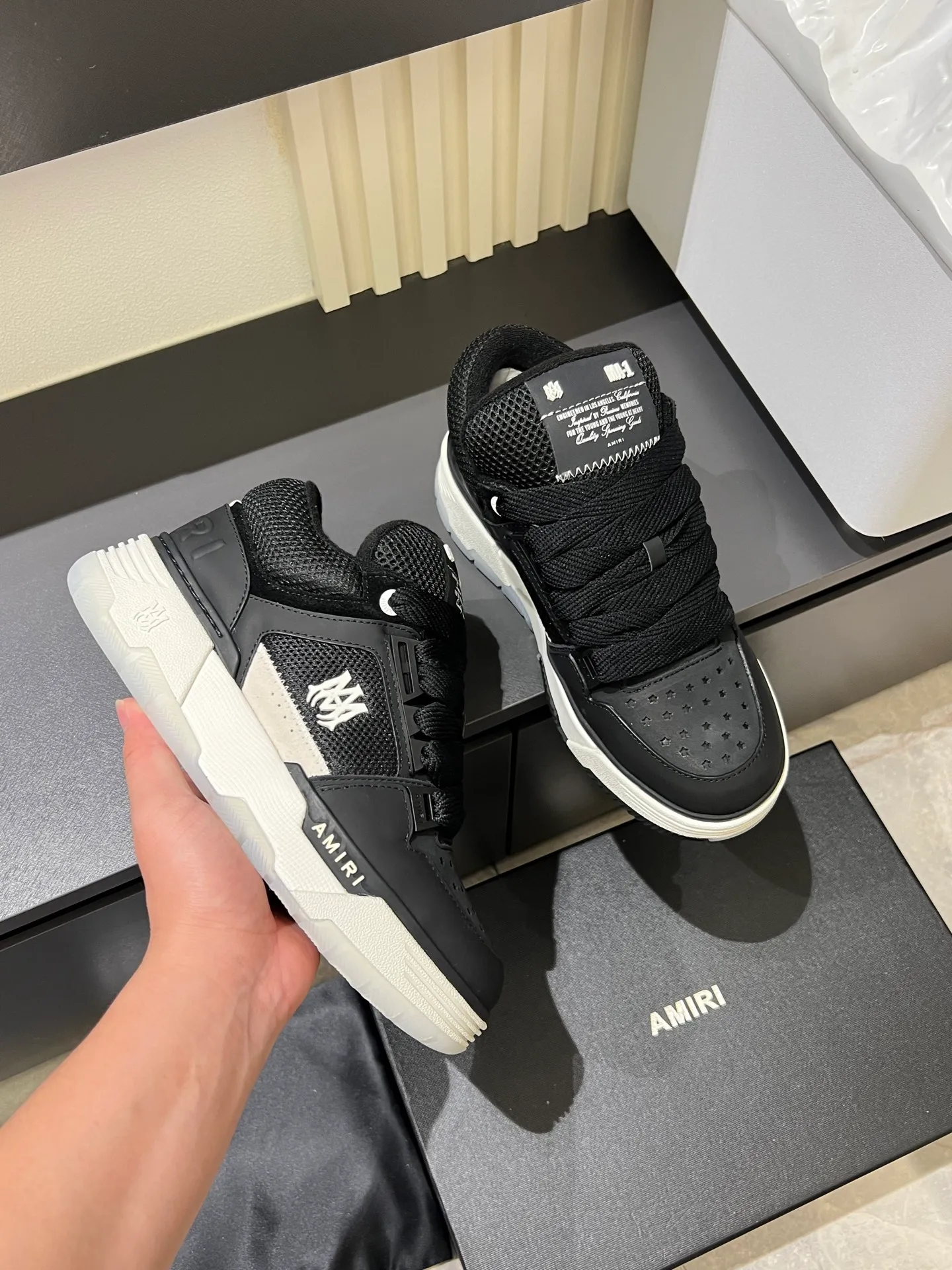 Men's shoes 💰p680 [AMIRI] 2025 spring and summer series new sneakers, new 🆕 bread shoes, bread shoes have a very special big tongue design, thickened outsole, rounded toe, oversized rubber sole and perforated star details, whoever wears them will look better! The appearance is responsible, the feet are retro and handsome! Size: 38-45